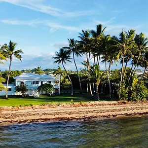 Absolute Beachfront House-family Time Bowen